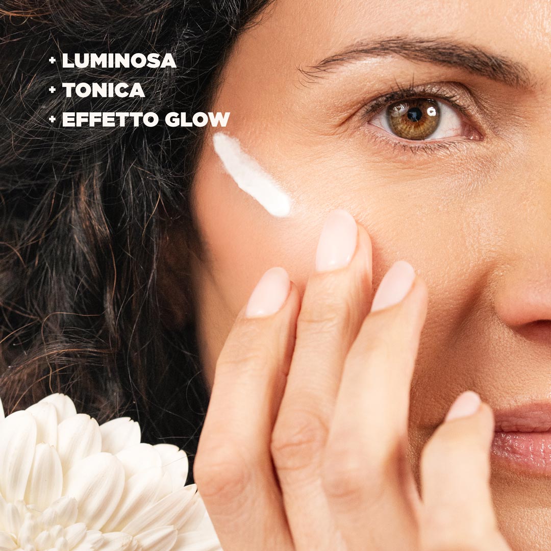 UNIQA Vitamina C dona luminosità, tono e glow alla pelle